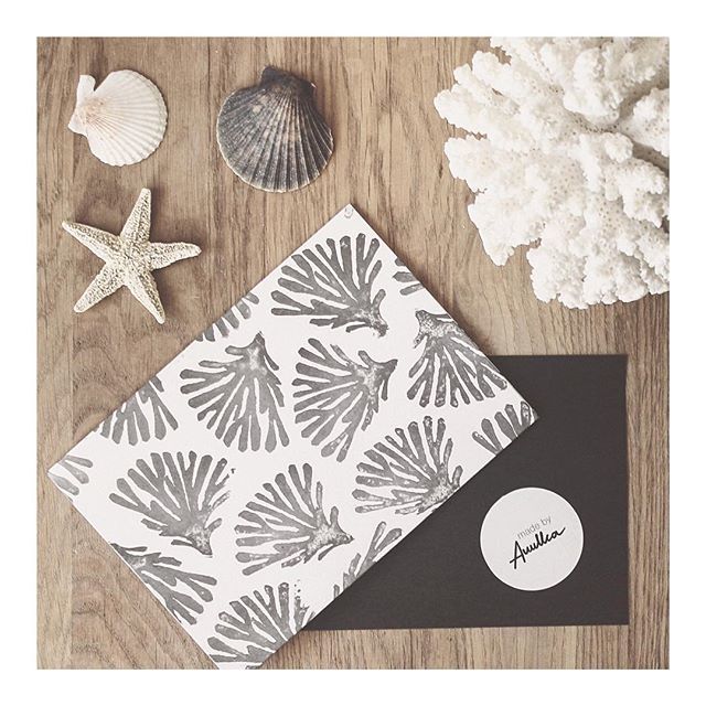 MadebyAnulka's tweet photo. #MarchMeetTheMaker : Flatlay 🐚

Whatever it is about flatlay photography, it works! I use it a lot as a composition for my works; it’s easy to do and offers endless options. It’s easier than taking a photo of a frame on the wall with different surrou… https://t.co/dv7CgD7wfJ https://t.co/0gOI8D5I18