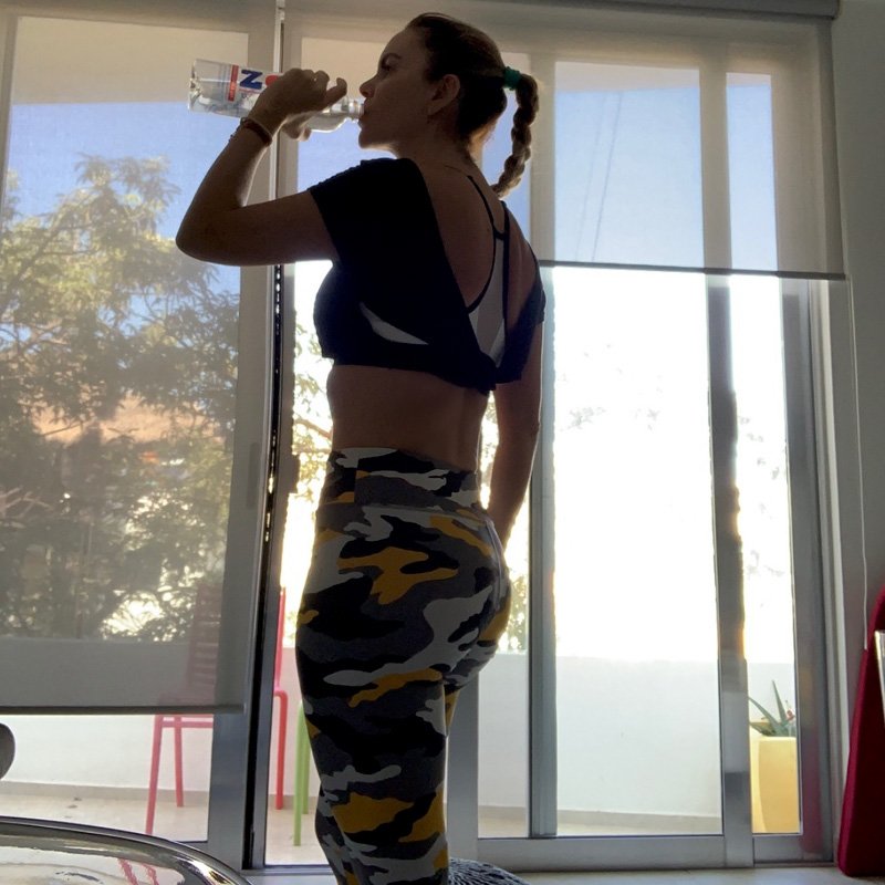 alinehndz's tweet photo. ¡Hidrátate todos los días!
@zoe_water
#eatclean #sleep8 #moveyourbody #meditate https://t.co/f9WxJ2BuYq