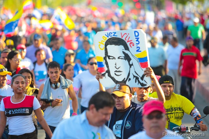 RanderPena's tweet photo. IMPRESIONANTE la movilización del Pueblo Nicaragüense que salió a la Av. Bolívar a Chávez en Managua para rendir homenaje al Cmdte. Chávez, gracias por tanto amor que nos reafirman hermanos(as) de la Patria Grande. Nosotros Venceremos! #6AñosDeAmorYLealtad @NicolasMaduro https://t.co/uZbNOx1RFr