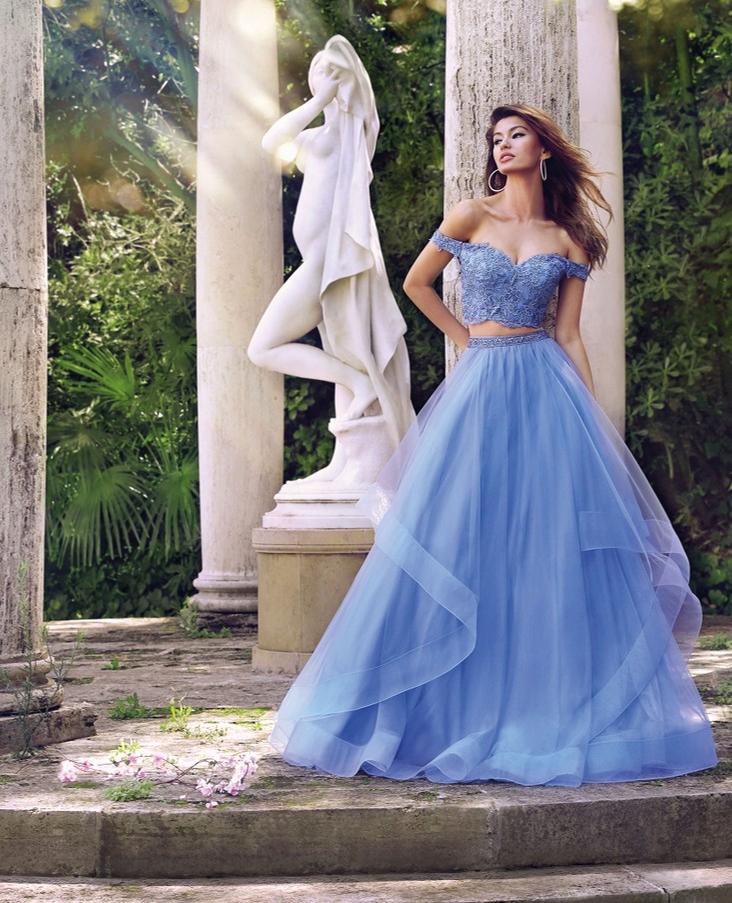 alyceparis's tweet image. 👑 Princess Goals! Swipe to see the sketch and get a closer look! 60373 in Blue Iris 😍 Also available in Cerise, Cobalt, and Rosewater!

#princessdress#2019prom #gala #formalwear #specialoccasion #promdress #promdresses #formal #quinceanera #quinceañera #sweet16 #shopthelook