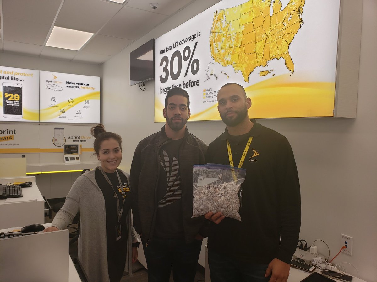 PamFraserPS's tweet photo. Chowin' Down with Puppy Chow!  Congrats @Sprint Store #1293 being #3 Feb 2019 30+ Club with 42.55% BIZ IL AR #PerksForWhereYouWork #Affinity https://t.co/DZo54as3xV