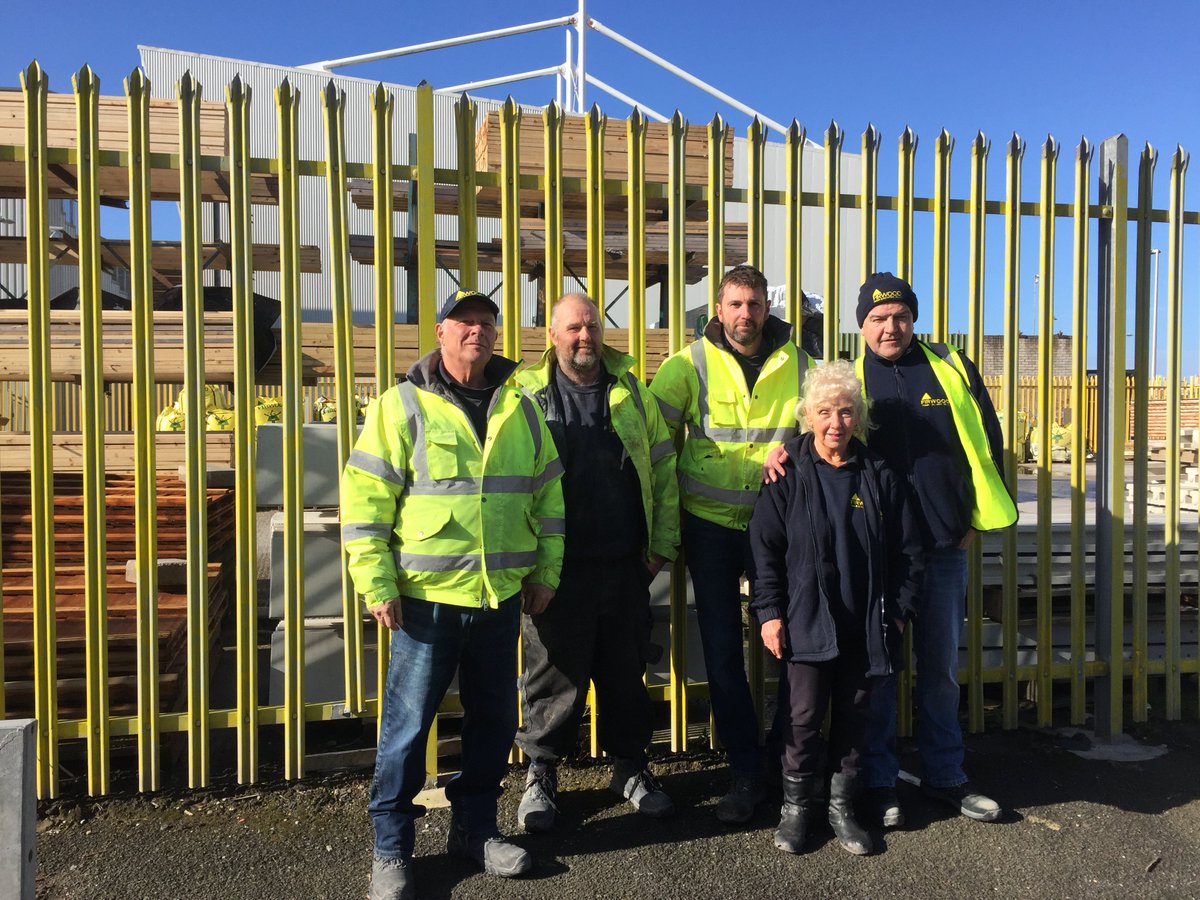 FirwoodTimber's tweet photo. People aren't only coming to #Blackpool today to see #Wills&amp;Kate they are going to see our wonderful team in #Fieldst
#HappyToHelp https://t.co/KK3m2aotxW