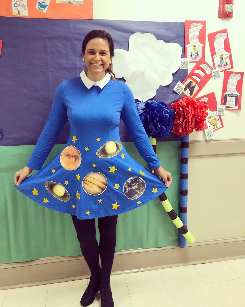 apoveromo1's tweet photo. Seatbelts everyone! 5th graders at @FHGES got to have Miss Frizzle take them on a field trip on the Magic School Bus. @BoniPHall #ReadAcrossAmericaWeek #NHCS https://t.co/rrwRfkLfFT