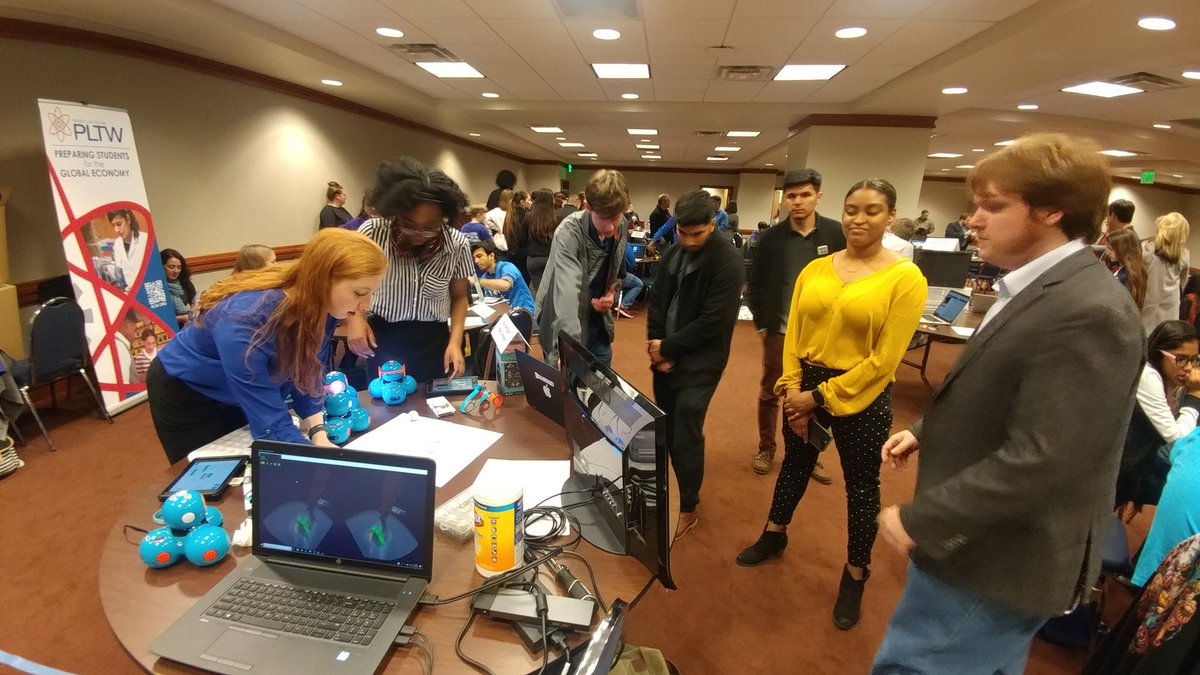 RHSCompSci's tweet photo. We're at the "Coding at the Capitol" event in Austin showing off all the great things RHSCompSci does in computer science!
#cs4tx #csforall #risdgreatness #risdconnects #VirtualReality #AutonomousVehicles #ozobots #puzzlets
#dashrobots
#hackathonprojects https://t.co/ojO4qGso87