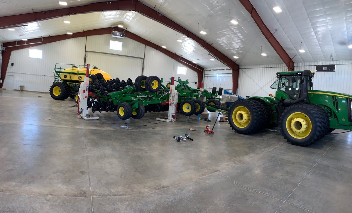 ⁦@precision_plant⁩ #SeederForce &amp; ANH3#SuperCool NH3 install on ⁦<a href="/JohnDeere/">John Deere USA</a>⁩ 60’ 1895 in NewEngland #ND today.  #placementmatters in all crops ⁦<a href="/PlainsGrain/">Plains Grain</a>⁩ #plant19