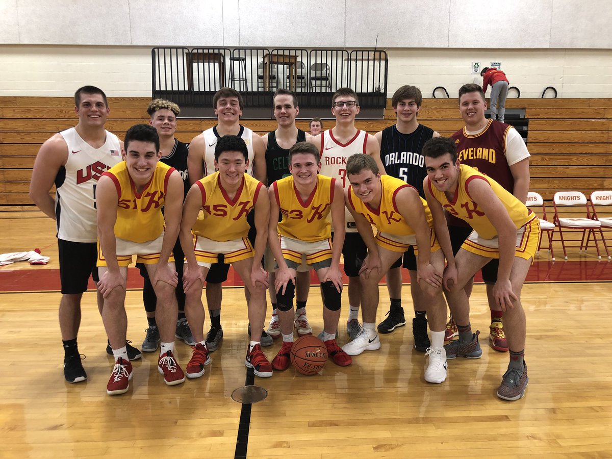 _KnightLife's tweet photo. Congrats to the Senior boys basketball team that won the intermural basketball game!! 👌🏽🏀 https://t.co/f6X5w5bku7
