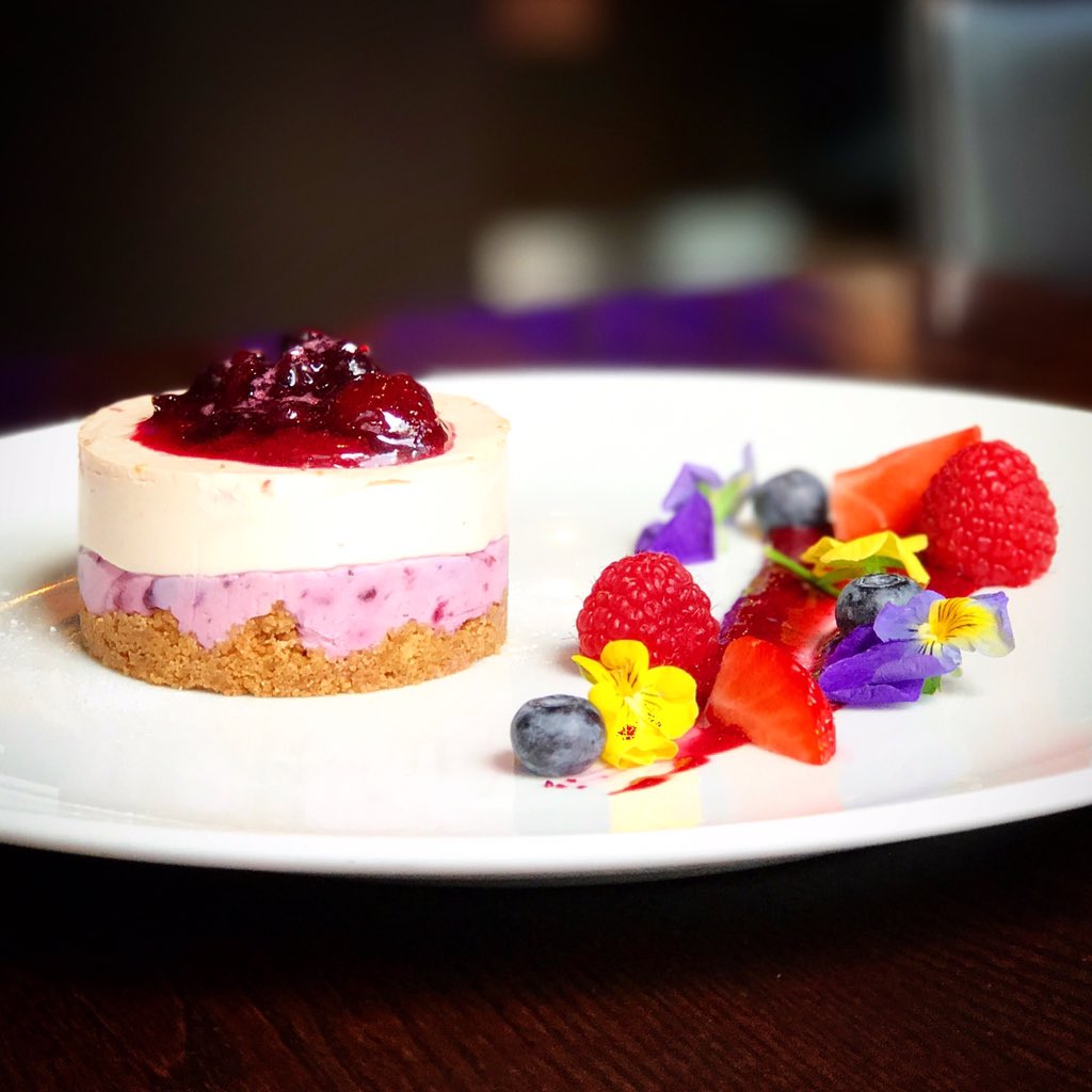 Massislebanese's tweet photo. TUESDAY TREAT  💕
blindingly good #blueberry &amp; #strawberry #cheesecake from the #pastrychef 🤗
#thankgoodness #tuesdaytreat #sweethings #letsskiptodessert 🍓
#massislebanese #tuesdays #lebanesefood #foodie #honestfood #cleaneats #healthyliving
https://t.co/jRFWZlJknB https://t.co/phLFG5Fw0H
