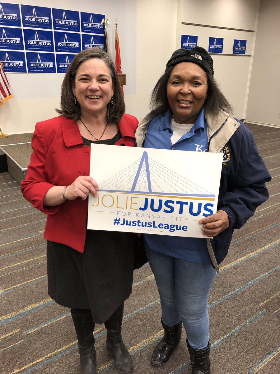 joliejustus's tweet photo. Met a true Shero today. Cathy was the Carpenters steward for the Bond Bridge project. She brought the bridge out of the river & finished the project by climbing to the top every day. So thankful for Cathy & @STLKCCRC for their endorsement today. #BuildingKCTogether #JustusLeague https://t.co/0TnB4xIJKr