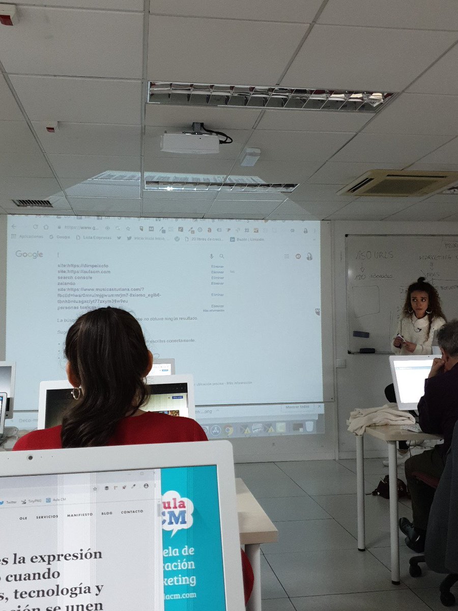 anagg89's tweet photo. Hoy #clase26 intensa pero muy productiva con @DimpelSoto sobre el #socialmediaplan @aulaCM #equipo135 https://t.co/10WZsfbkl7
