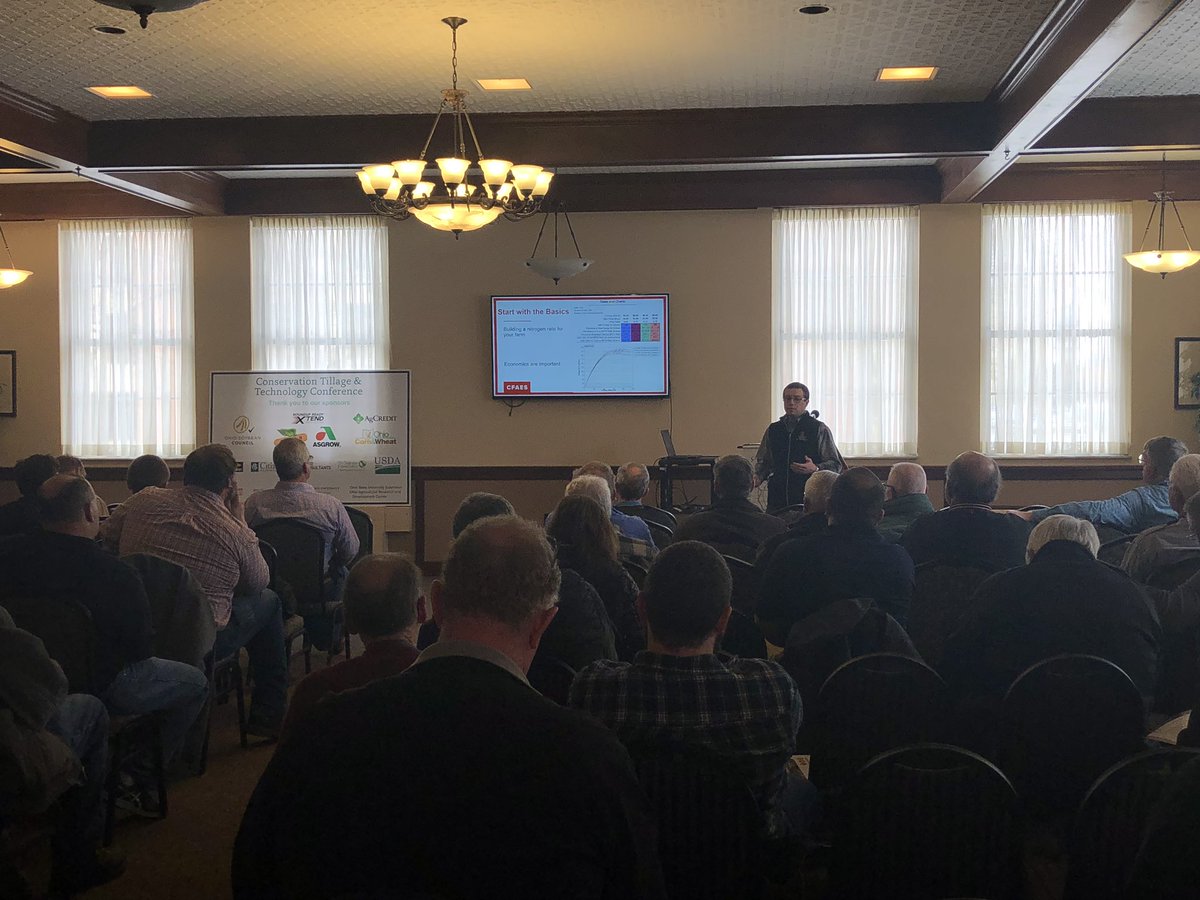 Farm3rsDaught3r's tweet photo. Nitrogen is tricky to manage. @Schuhcows is breaking down how #onfarmresearch can help us learn more to better manage that input. #CTTC19 #eFields https://t.co/QQXmBWreib