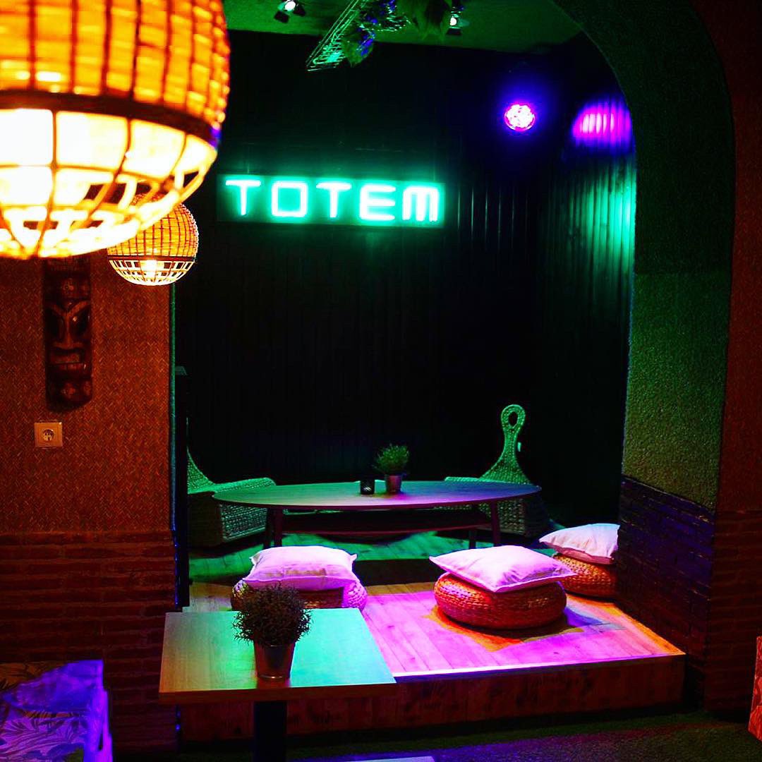 totem_mad's tweet photo. Ya hemos abierto @totem_mad y os esperamos por aquí para que nos conozcáis y garantizaros los mejores momentos. 
De L-D desde las 13:00 hasta las 03:00 (03:30 en fin de semana y festivos). 

Estamos en el epicentro de Malasaña, en la Calle Pez, 40.

¡Os esperamos por aquí! 😍😘 https://t.co/7VoXxgw06d