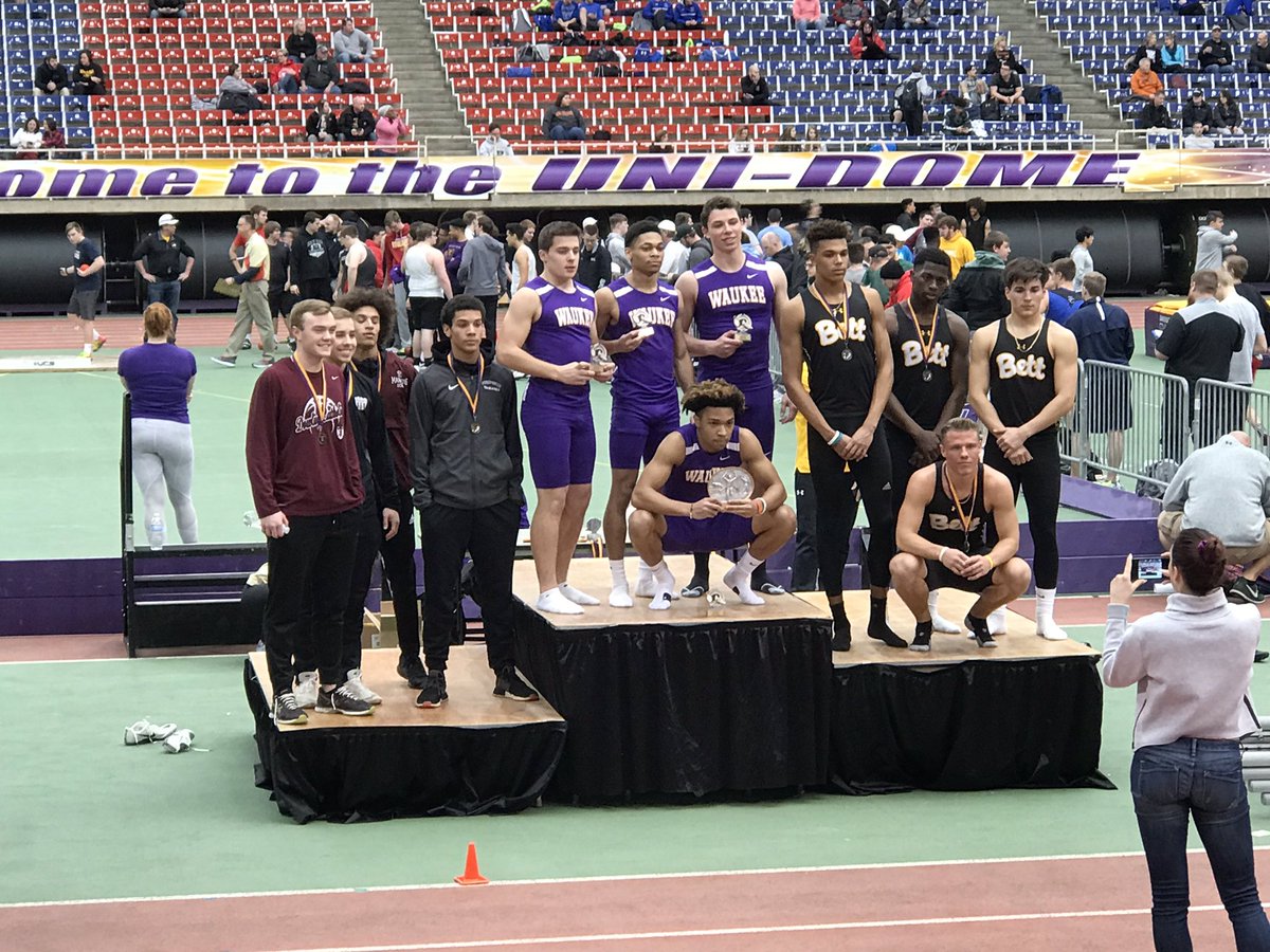 WaukeeBoysTrack's tweet photo. Dickinson Relays 4x2 Champs! https://t.co/1wK9hkOgRb