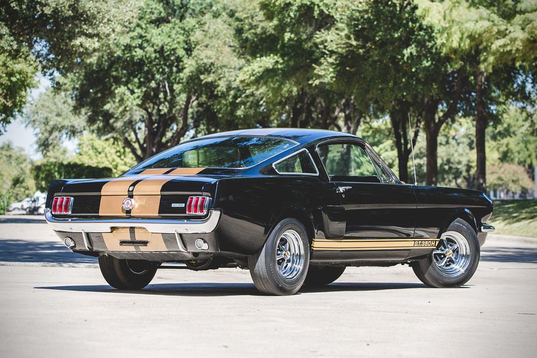 dailymustangs's tweet photo. RT if you love classic Mustangs! 👌😍 https://t.co/JQwwZp8vhp