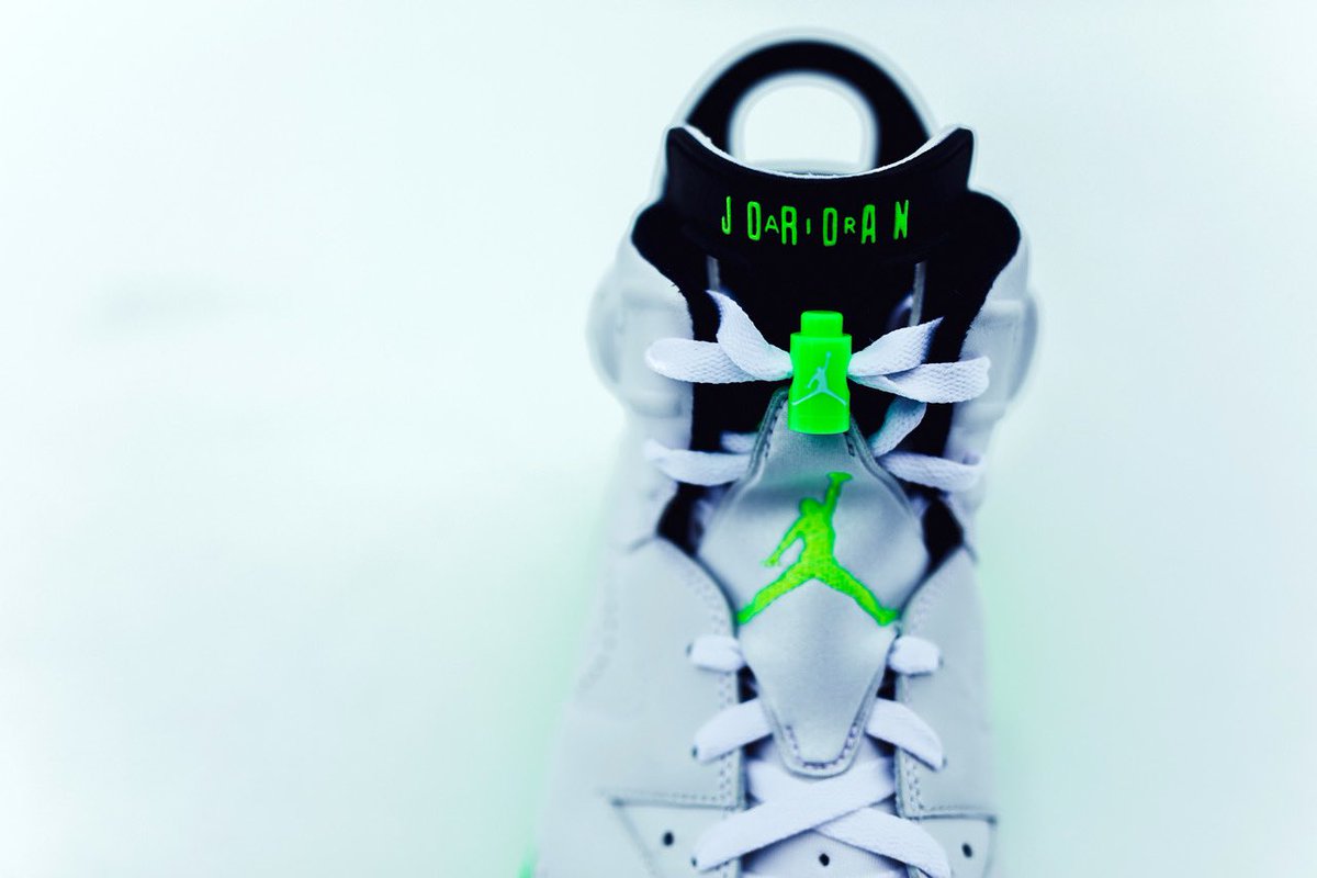 ComplexSneakers's tweet photo. Exclusive Air Jordan 6s designed by Tinker Hatfield for the @oregonwbb team. https://t.co/sPManFrBuk