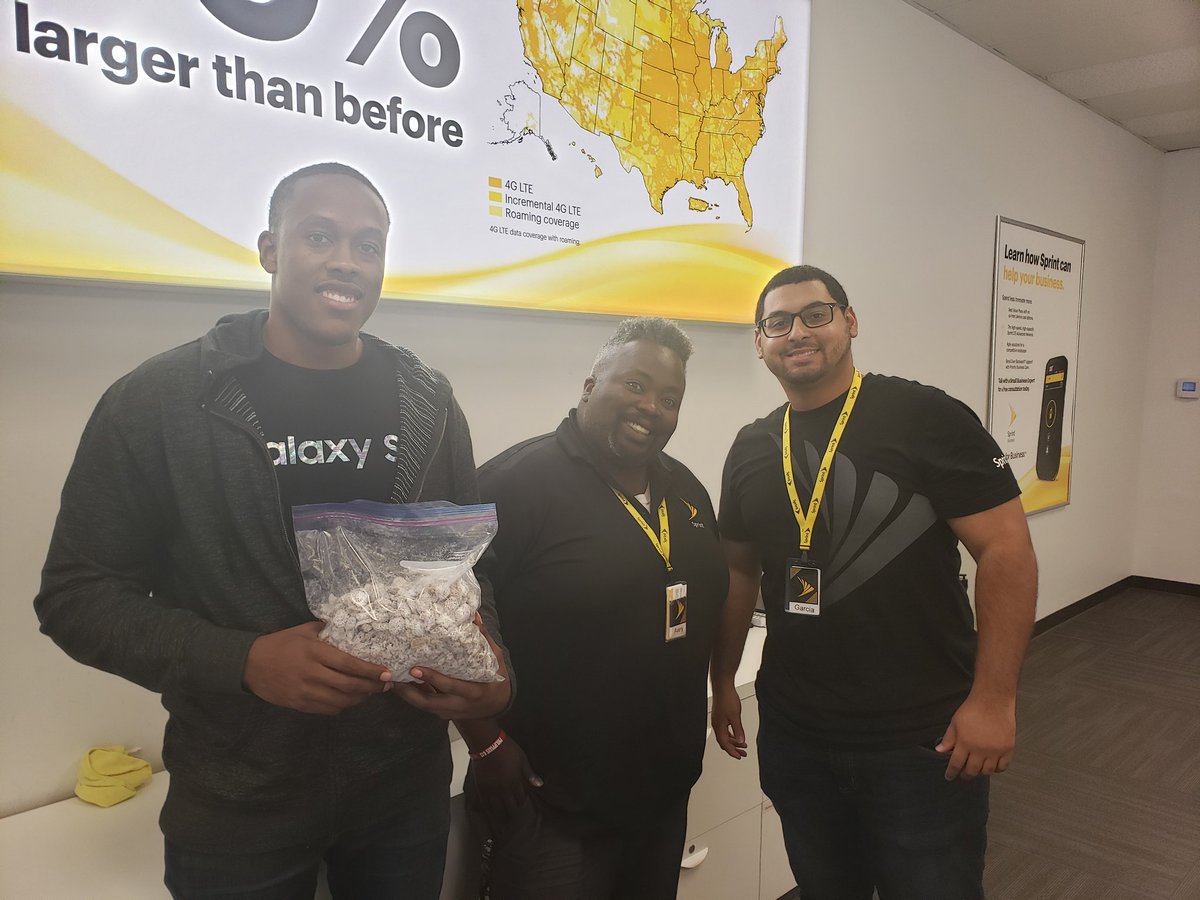 PamFraserPS's tweet photo. Chowin' Down with Puppy Chow!  Congrats @Sprint7693 Feb 2019 30+ Club with 30% BIZ IL AR #PerksForWhereYouWork #Affinity https://t.co/1ZhIKSNRPV