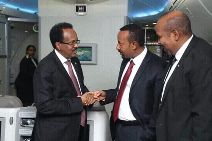 abdiibrahim255's tweet photo. Madaxweynaha miyaa la Afduubay waaxa ii muuqata Culeeys saaiid ah in La saaray, Xataa diyaradii ayuu ku dheex Naasaan La,yahay intii safar ka lagu sii jireey @abdisalamisma1 @abdisalamisma1 @alijira  @Abukar_Arman @Abanur @adancabdulle https://t.co/dUpAK0GGq7