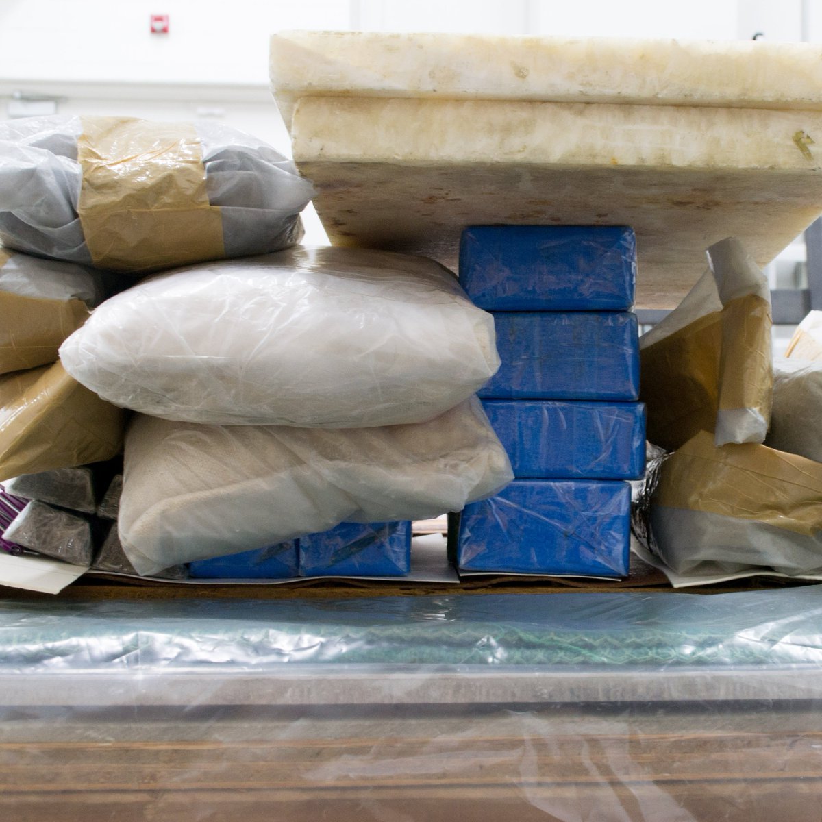 ACS_LondonOnt's tweet photo. Today we weight and then we wait ...
#artconservation #paintingconservation @cac_accr #thisisconservation #bark #patience #artrestoration #paintingrestoration #canadianart https://t.co/y7745YWbMJ