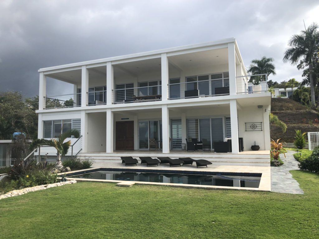 Realty_Chic_'s tweet photo. One of the amazing properties I got to tour while in Purto Rico! I’ll be blogging about a few of the houses I got to view so stay tuned! #purtorico #island #islandhomes #vacationhomes #realtor #realestate #purtoricohomes #varealtor #beachlife #homes #homesdesigns #homedecor #blog https://t.co/HZH01jj28Z