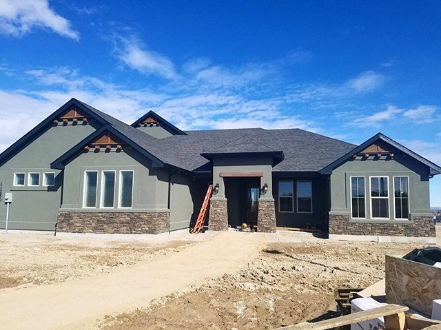 PagesWindows's tweet image. This bright blue sky has me thinking spring! It was a beautiful day to go put screens in this striking home!
#pageswindows #vinylwindows #welovewhatwedo #boisebusiness #canyoncounty #buildidaho #newconstruction #customhome #blueskies #thinkingspring #spr… ift.tt/2TBHK3I