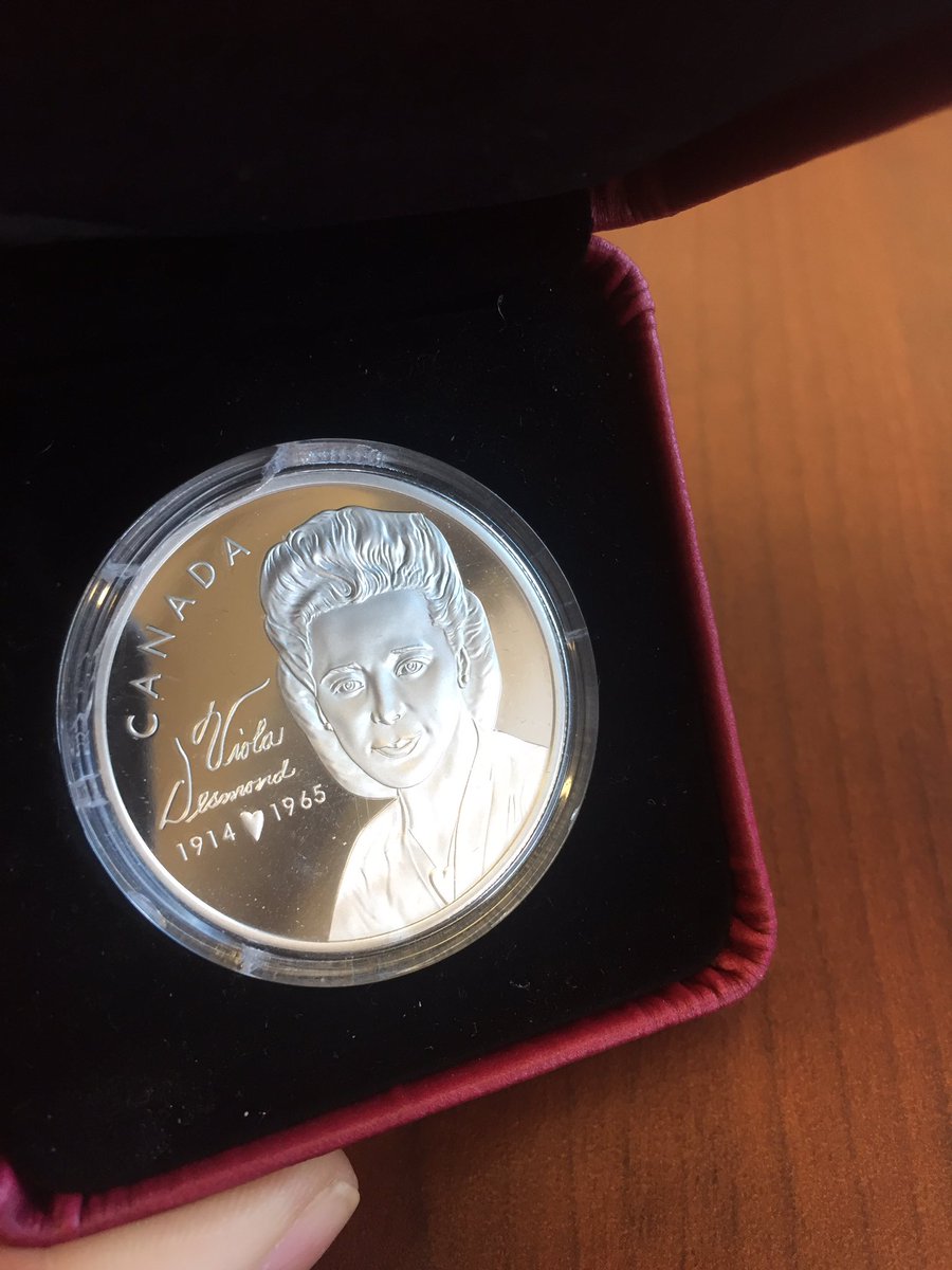 Some future <a href="/CBUAlumni/">CBUAlumni</a> stopped by Prof. Graham Reynold’s #c3 class tonight to meet Wanda Robson and learn about #ViolaDesmond‘s Canada at <a href="/cbuniversity/">CBU</a>. They also got a look at the new #viola coin.