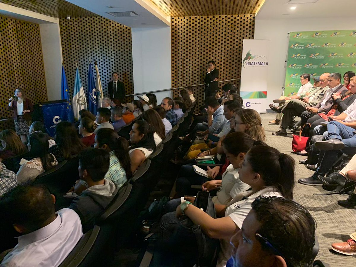 #AGRITRADE2019 lleva a cabo su reunión de pre-montaje, el presidente del Comité Organizador <a href="/CastroEjcastro/">Estuardo Castro</a> se dirige a los exportadores <a href="/AGEXPORTGT/">AGEXPORT</a> <a href="/AGRITRADECA/">AGRITRADE</a> #BeyondExpectationsGT