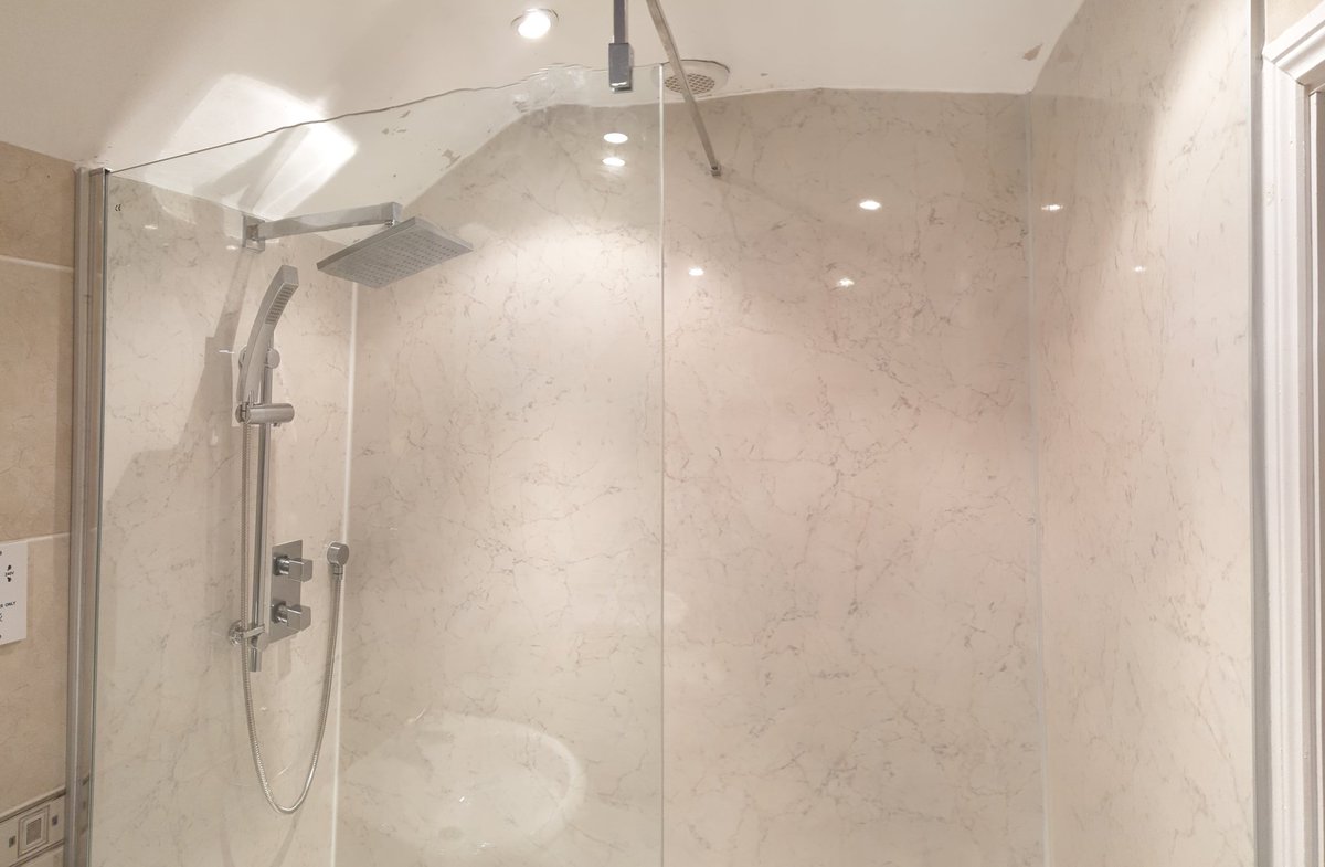 SwitchPlumbHeat's tweet photo. Nice little ensuite refurb. Old shower out and a new low profile walk-in installed. Thanks to @BristanPro and @Multipanel_It for excellent products like always. #workmanship #shower #switchboilers #hexham #newcastle #northeast #plumbing #heating https://t.co/TabfOwVDhp