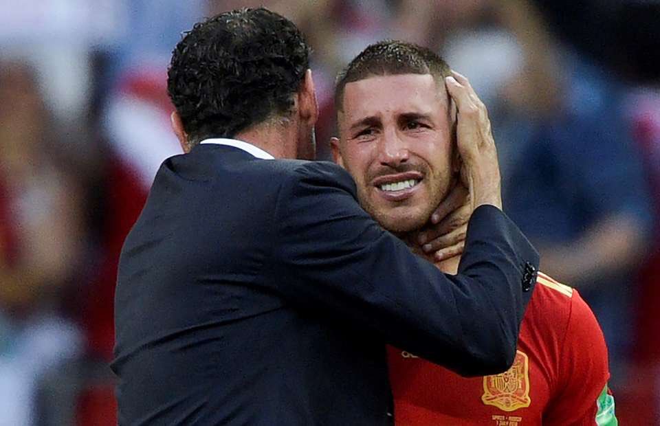 RedRevolution95's tweet photo. #Karma #Ramos 💩😂👋🏻🖕🏻 https://t.co/cn8DXLbiji