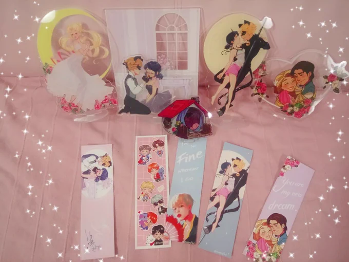 ?Cositas que llevaremos?
Standees, marcapaginas, pegatinas y prints nuevas !! 