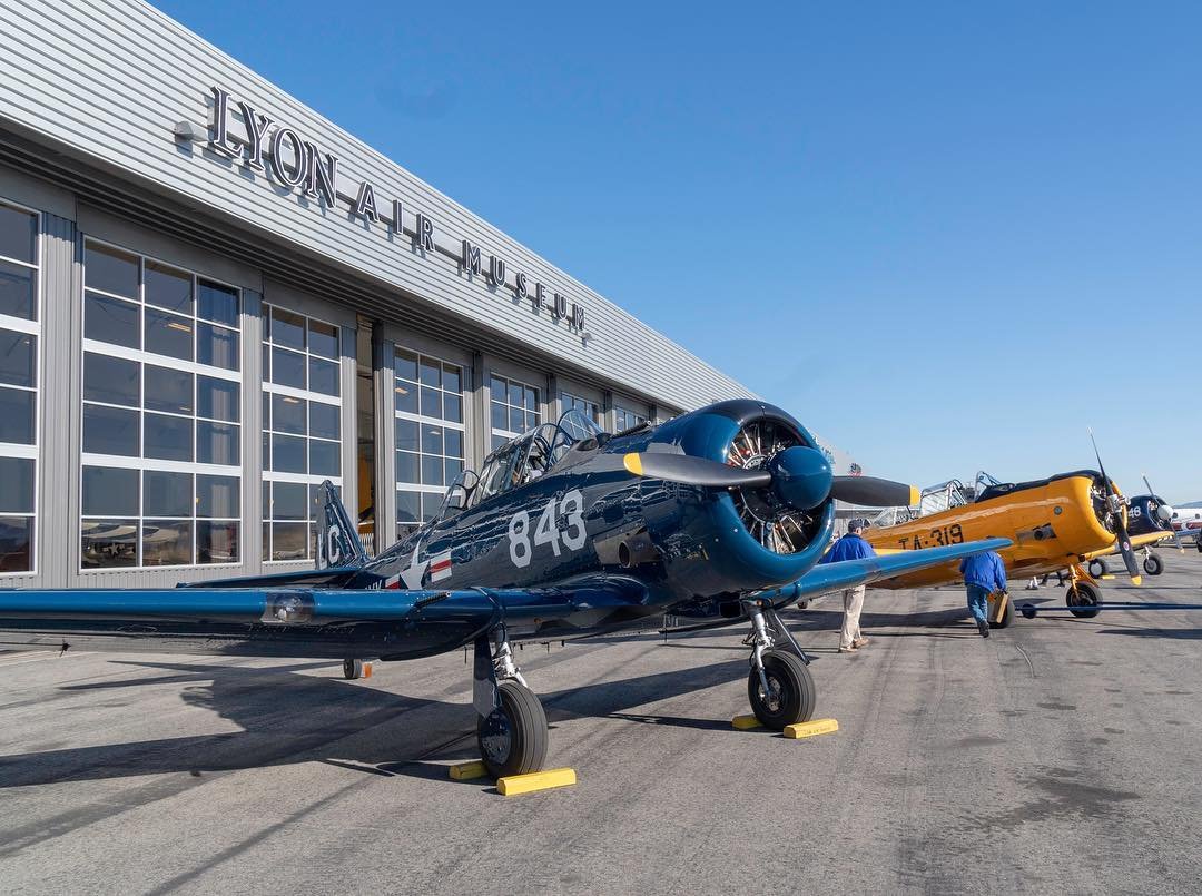 LyonAirMuseum1's tweet photo. A fleet of colorful T-6s for #texantuesday.
.
.
.
#northamericanaviation #northamerican #t6 #t6texan #at6 #snj #pilotmaker #aluminumpolishing #pilottraining #warbird #aviation #avgeek #airmuseum #planespotting #greatestgeneration #orangecounty #johnwayneairport #lyonairmuseum https://t.co/QycsVHghC4