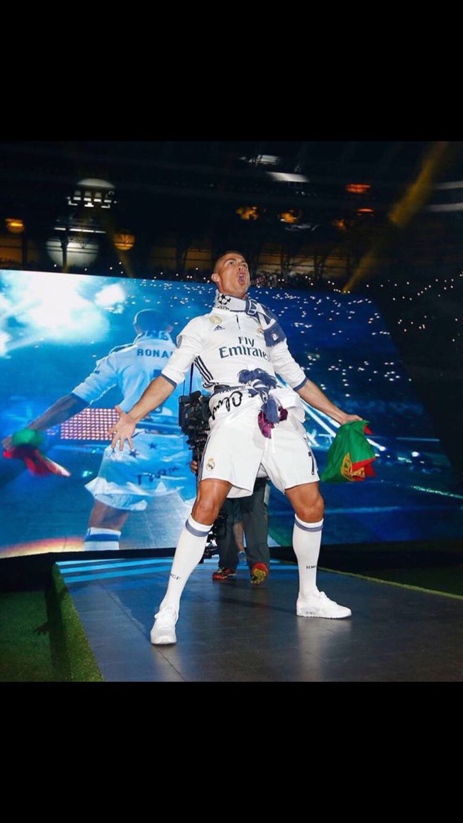jorgegmonroy's tweet photo. Sólo decir gracias @realmadrid por estas 4 Champions en 5 años.Será recordada esta época para siempre.Y Gracias @Cristiano por todo lo que nos diste. Se sabía, pero queda 100% constatado que has sido LA CLAVE de este ciclo irrepetible. Tiempo de fichajes..de fichajes de ESTRELLAS https://t.co/K6tyjfsLiD