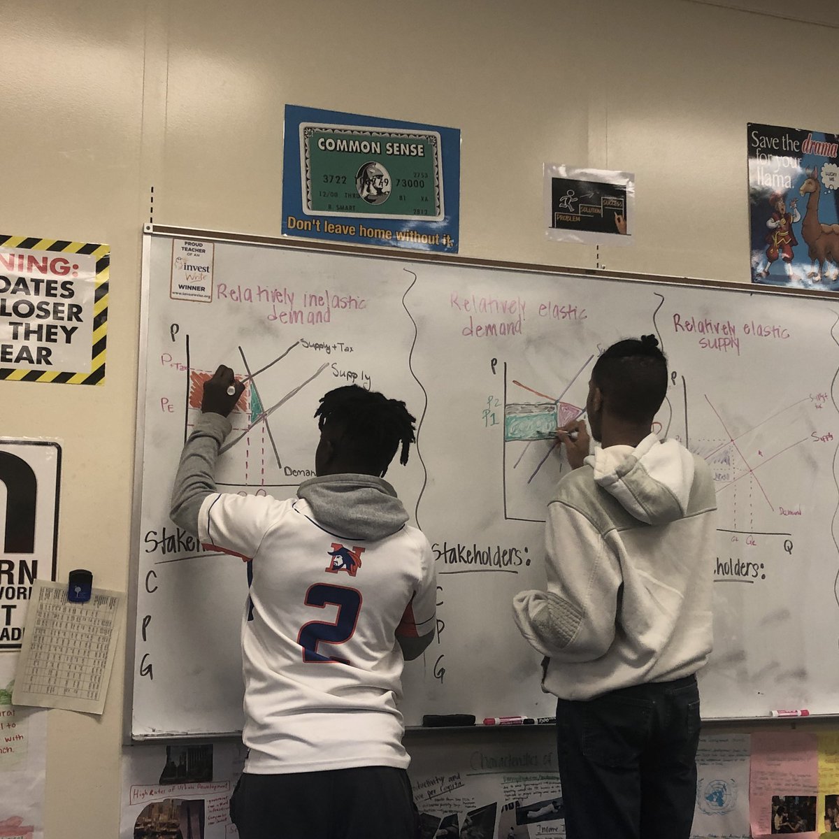 astiglbauer's tweet photo. There is no greater joy as a teacher than for a student to choose to major in your subject! AJ, my teacher heart grew two sizes today! I am so proud of you! #iloveecon #northeastrising #cavsonamisson #ibecon #180daysofjoy #nicegraphs https://t.co/L2XnpFkNeU