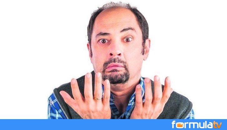 FormulaTV's tweet photo. ¡SORPRESA! El conserje de #LQSA perderá el patrocinio de Mariscos Recio por esta otra marca https://t.co/DMvWlvndEZ https://t.co/Ns58YfTjLk