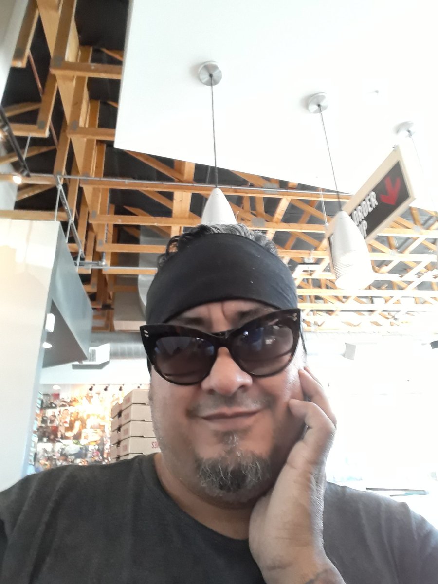 Escobararts's tweet photo. Found some debonair glasses at work. I do hope they belong to someone just as classy. https://t.co/qzRQIuN3W9