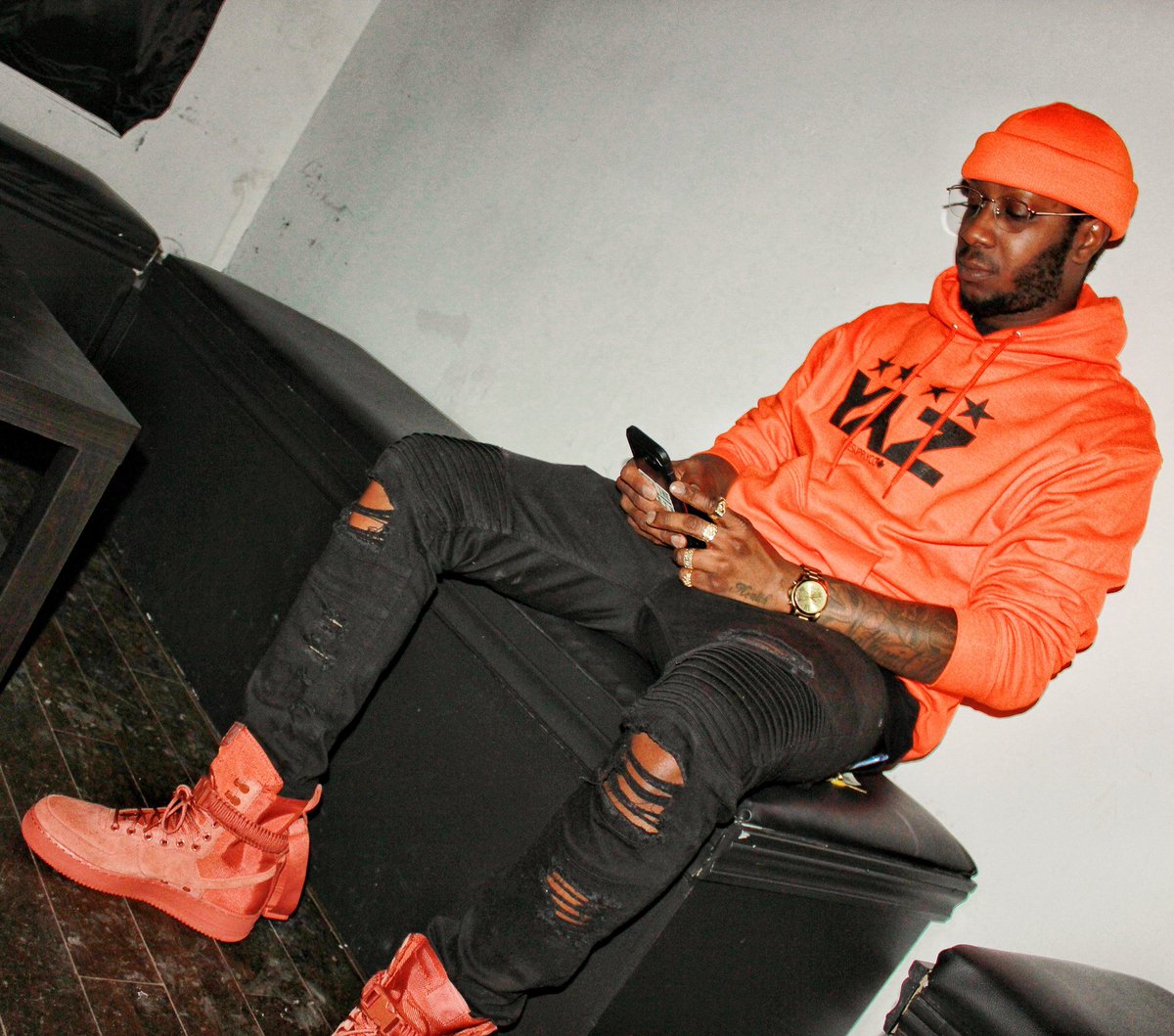 teemajor's tweet photo. #SALUTE and HUGE THANK YOU to @mrrichiefame and all the good people at @famesupplyco for my fresh "YYZ" Hoddie🧥.
.
T.Major Presents 3am on Jane mixtape hosted by T.Major OUT NOW (LINK IN BIO)🕒 .

Photo By 
@keisha_visionaryphotos.
.
#famesupplyco #clothing #brand #3amOnJane https://t.co/vB8nAaC0pq