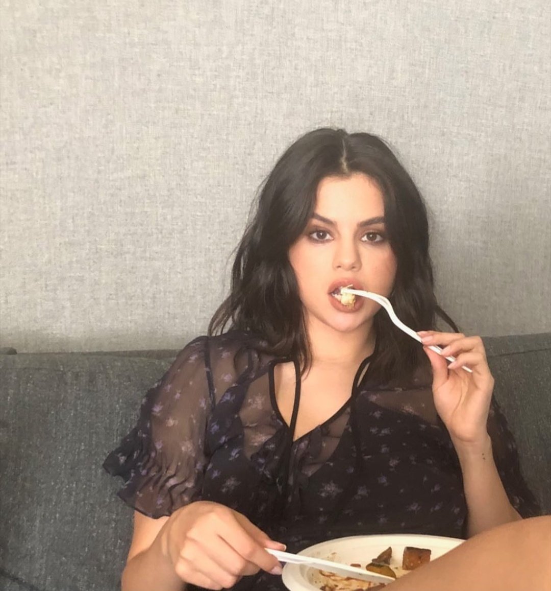 ravenclxw's tweet photo. eu amo uma mulher https://t.co/gwjhn1AWD0