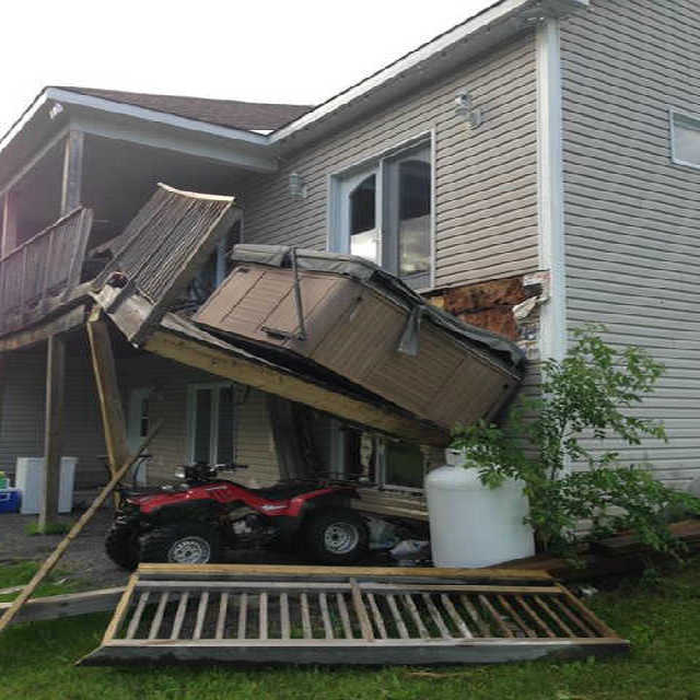 fixpinit's tweet photo. Hiring a FixPin pro means enjoying your hot tub under the stairs on your deck. Hiring the "my buddy knows a guy" will give you the results you see below. Choose wisely.
https://t.co/otrNfmYVVa
#fixpinit #fixit #professional #hottub #hottubfail #deckfail #baddeck #badcontractor https://t.co/TJeSqIbQJ7