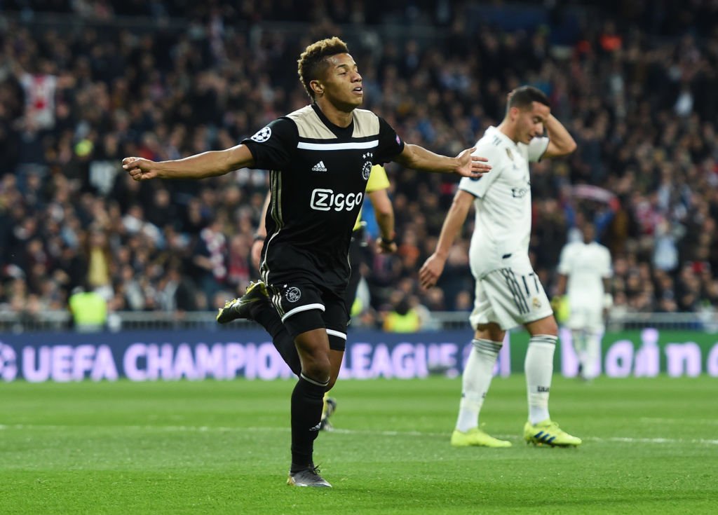 SkyFootball's tweet photo. FULL-TIME! Real Madrid 1-4 Ajax (Agg 3-5)

Ajax hit four in Madrid to knock out last year's champions!

Recap all the action here: https://t.co/7oX7wnDNyG https://t.co/yRUDKa0OSE