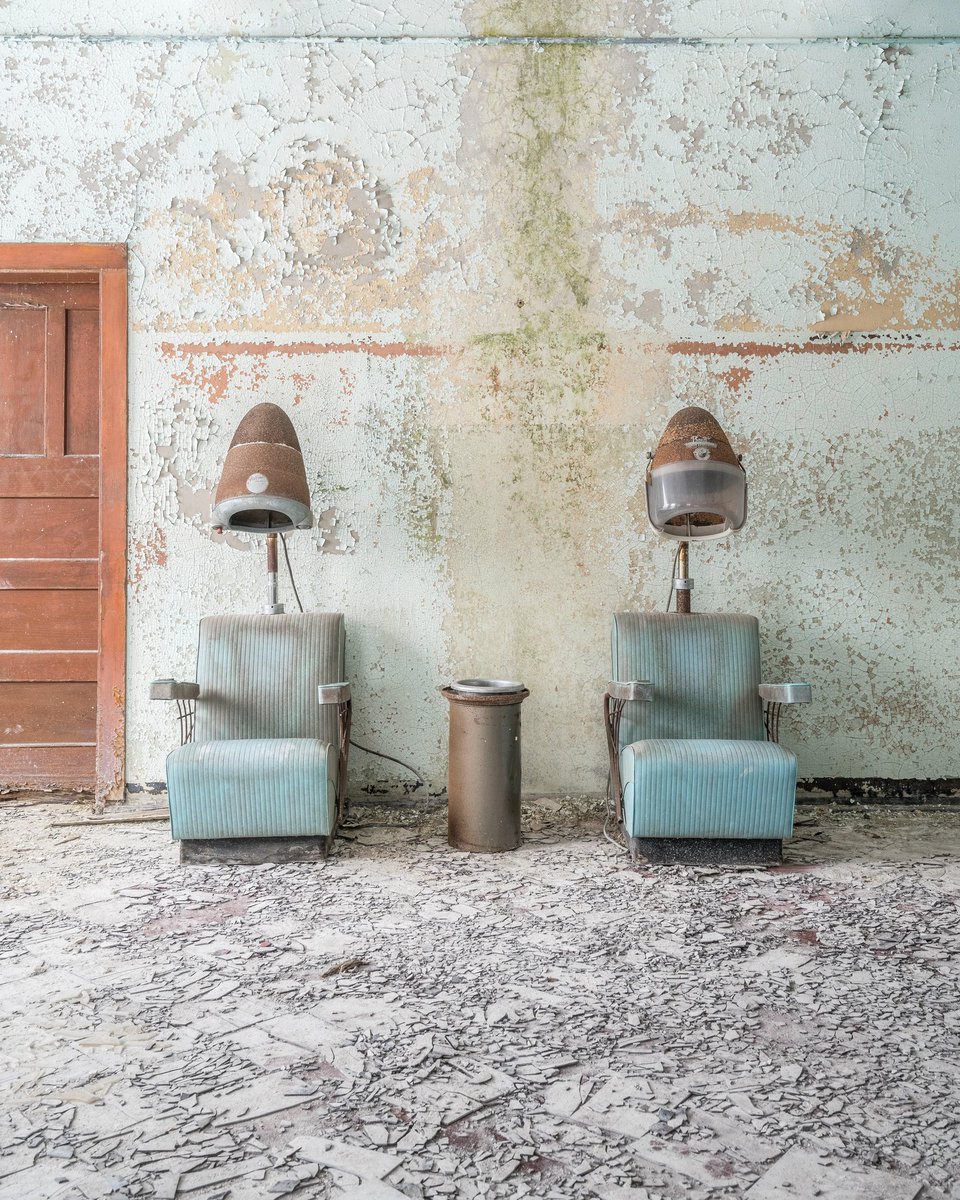Salon
♡
♡
♡
wanderingsouls.ca
instagram.com/the_sparkler
♡
♡
♡
#abandoned #abandonedplaces #urbex #urbanexploration #UE #explore #decay #photography #photooftheday #picoftheday #art #fineart #architecture #sony <a href="/worldabandoned/">World Abandoned</a> <a href="/abandonedspaces/">Abandoned Places</a> <a href="/urbexa_com/">URBEXA 🌐</a> <a href="/TheUrbexers/">The Urbexers</a>