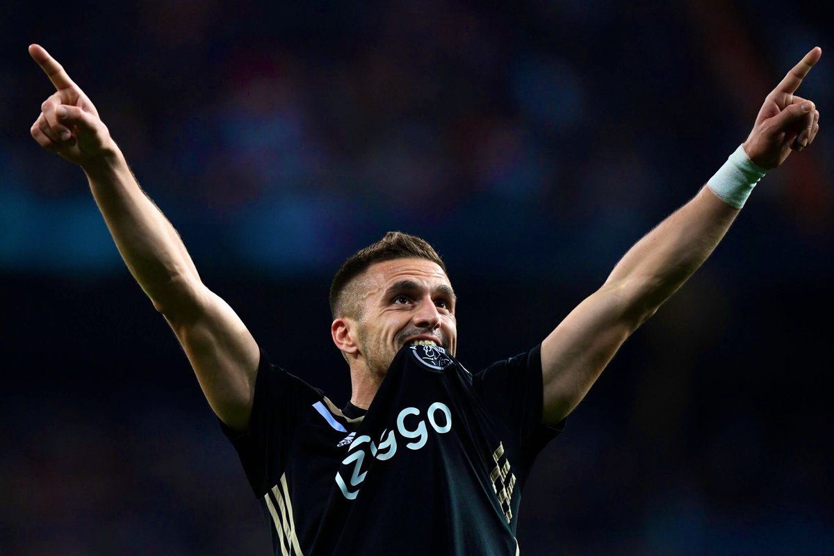 JarnoBertho's tweet photo. 👏🏻 Grootste stunts aller tijden:

5️⃣ Jezus: Lazarus laten leven
4️⃣ Jezus: lamme laten lopen
3️⃣ Jezus: blinde laten zien
2️⃣ Jezus: water in wijn veranderen
1️⃣ Ajax: met 1-4 winnen in Madrid

#rmaaja https://t.co/mEII0hX3Xv
