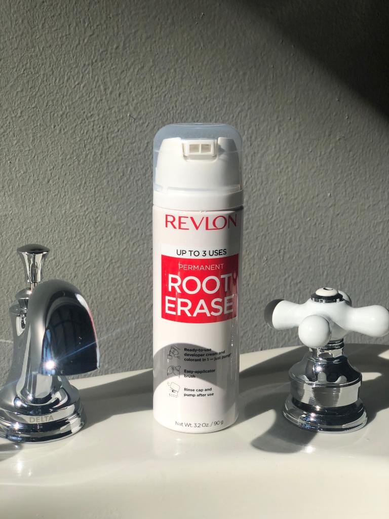 revlon's tweet photo. Goodbye grey, hello #RootErase! 👋 Our new ready-to-use mess-free root touch-up works in just 5 minutes. Reusable to color hair up to 3 times, so you can skip the salon 💁♀ Find your shade here: https://t.co/P02bFBvisQ https://t.co/0bmsMeFm7B