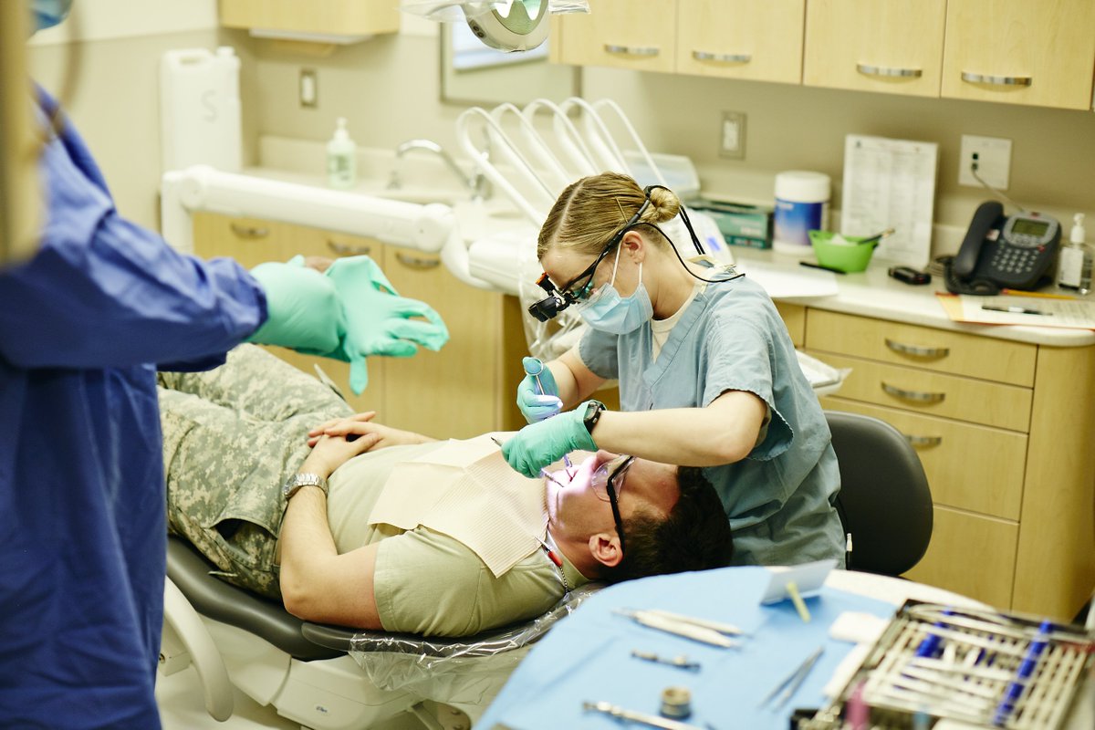 _futuresmag's tweet photo. After joining an undergraduate program to shadow doctors and nurses, Jillian realized #dentistry offered the one-on-one time with patients she wanted. Now, she's taking advantage of the educational benefits the @USArmy provides and attending dental #college #debtfree. https://t.co/aa4IlWhSxG