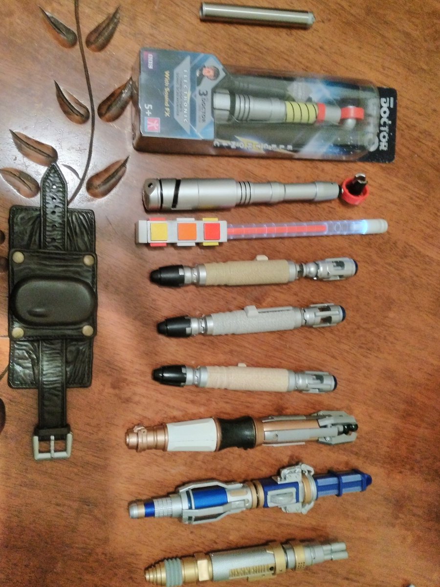 wtr240175's tweet photo. GOOD EVENING TWITTERITES!
I'VE BEEN PLAYING WITH MY TOYS AGAIN!🚼🚼🚼🚼😜😜😜😜😜😜
#doctorwho #vortexmanipulator #keytotimetracer #2nddoctorssonic
#sonicscrewdrivers https://t.co/4uPkEyy6rp