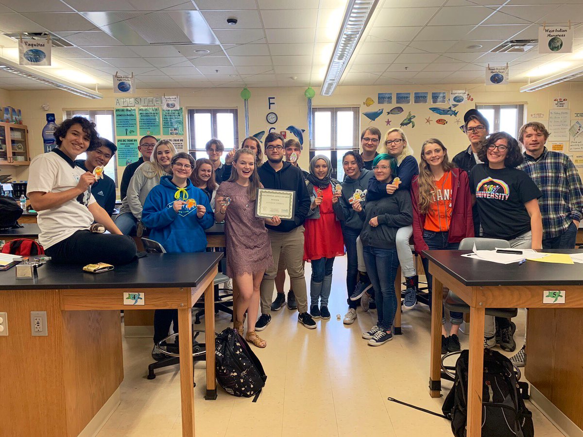 FL_Lorax's tweet photo. After the Crystal Apple Award Luncheon today I was able to make it back in time time for my 7th period AP Environmental Science Kiddos and we celebrated together! This is my why 🥰👩🏼🏫🧡🙌🏻 #IlovewhatIdo #supportivestudents #uhstitans #wearefamily #groupphoto #CrystalApple2019 https://t.co/KoqO4vxZa7