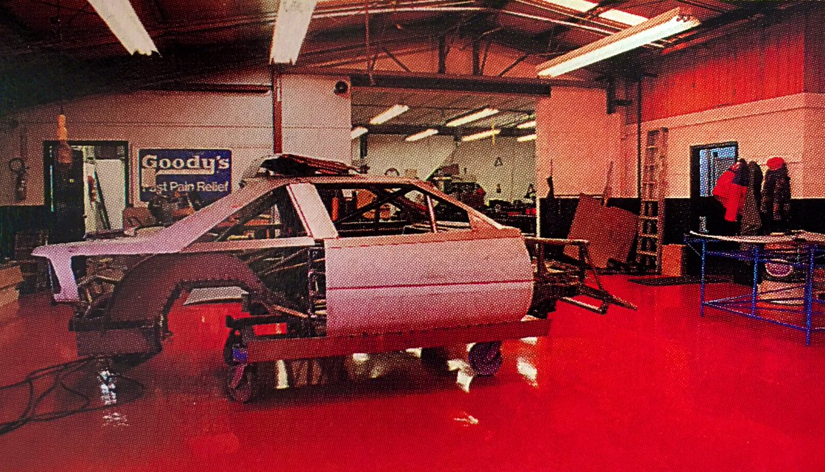 LilRedDave's tweet photo. Not sure if Andy Granatelli paid anymore for a day glo red floor 👀🏁 #MadeInLevelCross https://t.co/fGWbLYiCsF