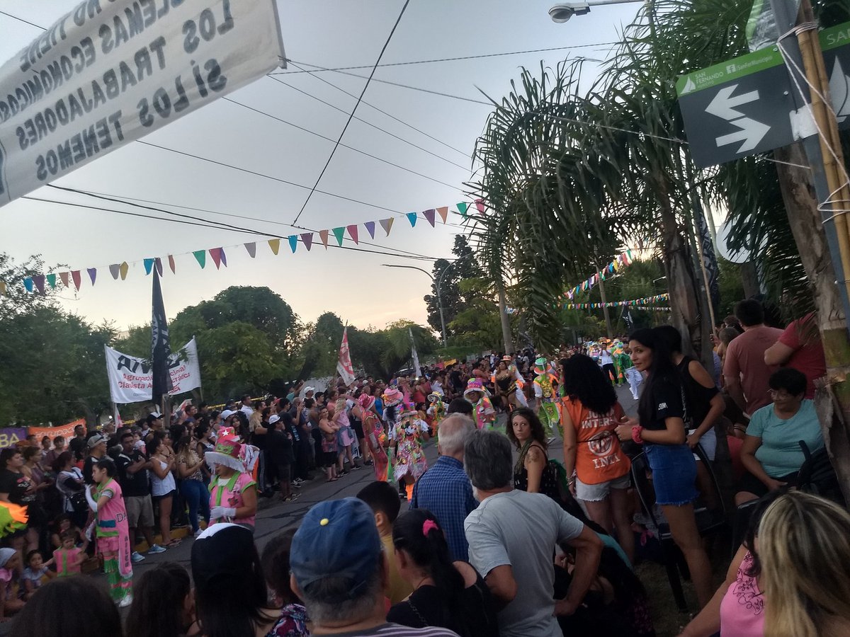 TribunaEstatal's tweet photo. La murga "Los humildes de San Roque" en el festival en puerta de Fate organizado el Sutna. Abajo el preventivo de crisis, ningún despido. https://t.co/VbQ1CvMoGS