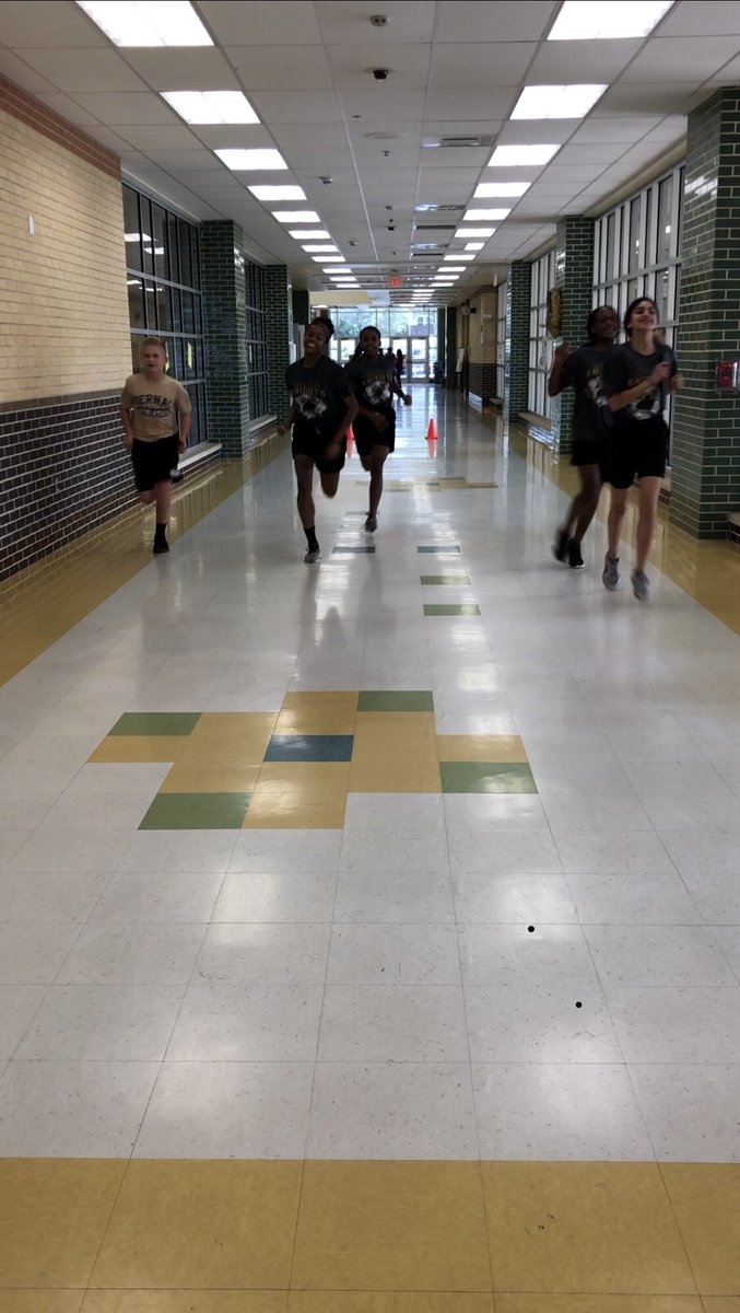 LBKathletics's tweet photo. Cold weather doesn’t stop us from practicing. #TrainAllDay #ColdCantStopUs 🥶✋🏼🚫
@nisdbernal #LBKAthletics https://t.co/7hFhHX8w7x