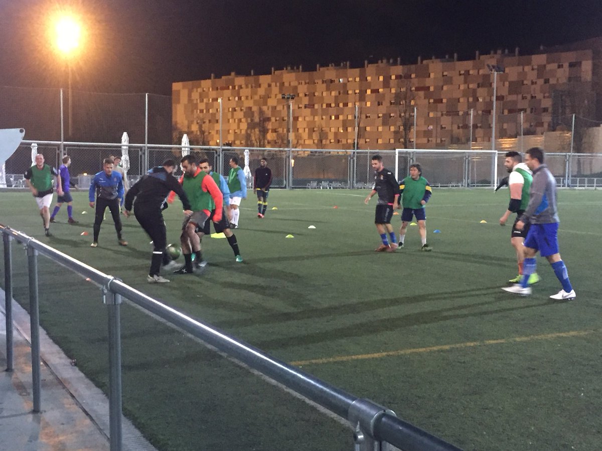 CD_CERRO's tweet photo. Entreno AMATEUR y VETERANOS , con nuestros compañeros del veteranos @udmontsant y veteranos @CFLloreda
VAMOSSS💪🏼💚💚💚
#vamoscerro #diadeentreno #esfuerzo #pasion #somoslosverdes #fcf #3cat11 #acdea https://t.co/DcZoKpkyPz