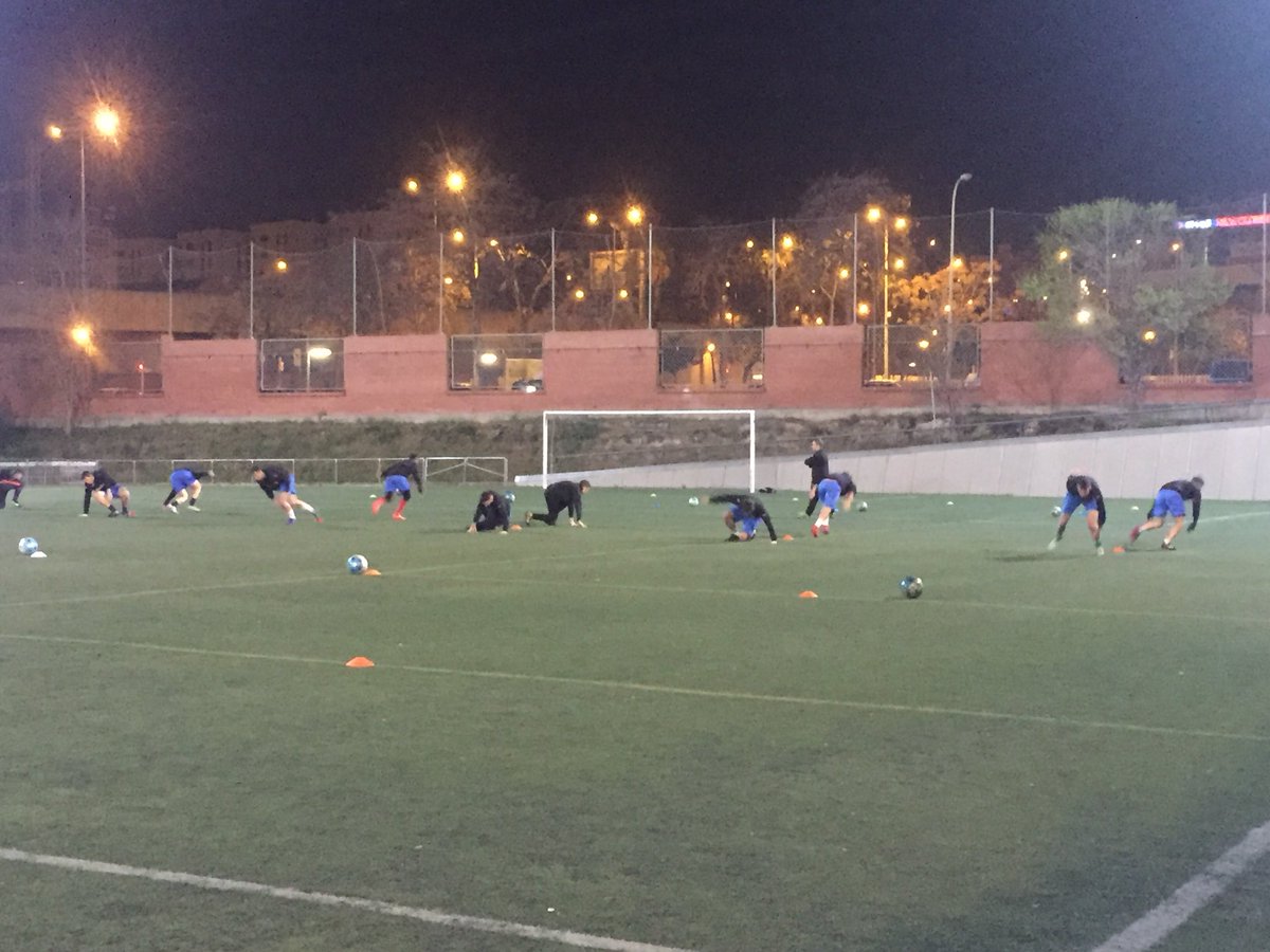 CD_CERRO's tweet photo. Entreno AMATEUR y VETERANOS , con nuestros compañeros del veteranos @udmontsant y veteranos @CFLloreda
VAMOSSS💪🏼💚💚💚
#vamoscerro #diadeentreno #esfuerzo #pasion #somoslosverdes #fcf #3cat11 #acdea https://t.co/DcZoKpkyPz