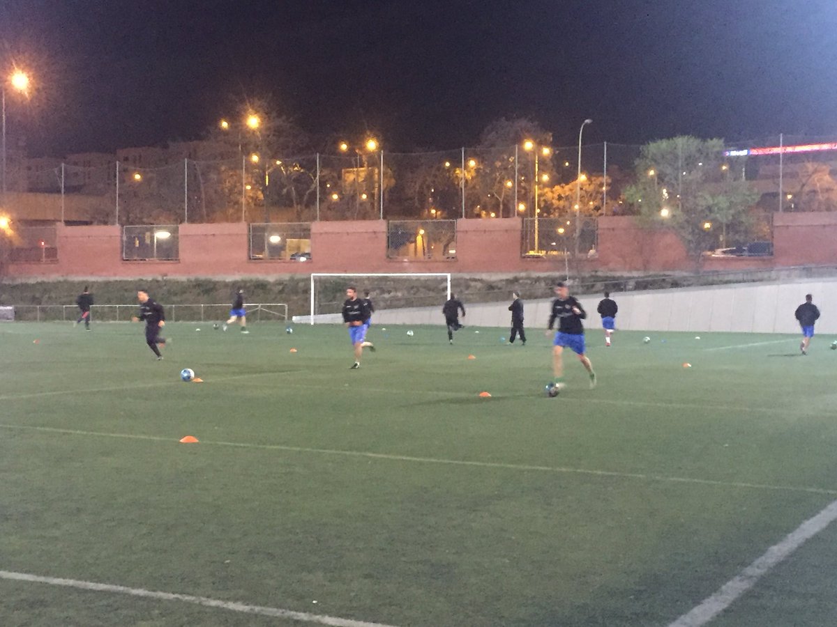 CD_CERRO's tweet photo. Entreno AMATEUR y VETERANOS , con nuestros compañeros del veteranos @udmontsant y veteranos @CFLloreda
VAMOSSS💪🏼💚💚💚
#vamoscerro #diadeentreno #esfuerzo #pasion #somoslosverdes #fcf #3cat11 #acdea https://t.co/DcZoKpkyPz