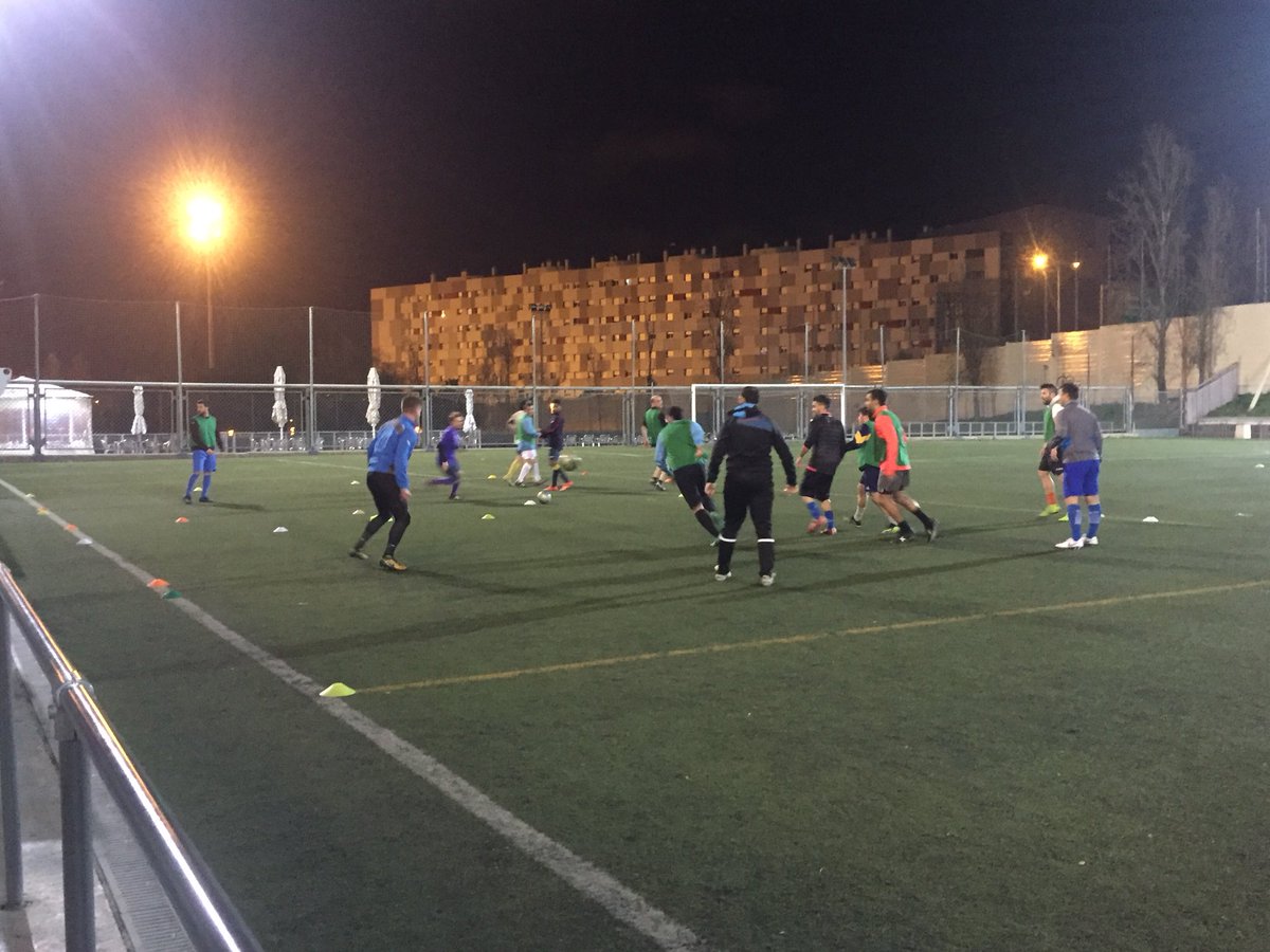 CD_CERRO's tweet photo. Entreno AMATEUR y VETERANOS , con nuestros compañeros del veteranos @udmontsant y veteranos @CFLloreda
VAMOSSS💪🏼💚💚💚
#vamoscerro #diadeentreno #esfuerzo #pasion #somoslosverdes #fcf #3cat11 #acdea https://t.co/DcZoKpkyPz
